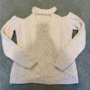 ROI Cold shoulder Cableknit chunky fisherman Oatmeal Vneck Sweater size large